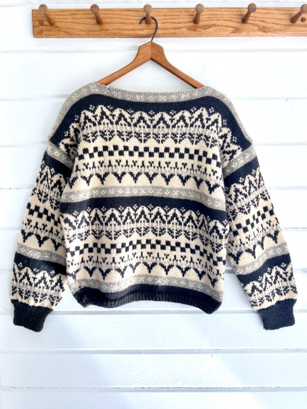 Vintage DALE GARN Norwegian Hand Knit Fair Isle Wool Sweater - 44" Chest